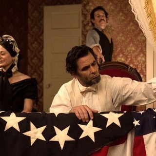 Geraldine Hughes, Billy Campbell and Jesse Johnson in National Geographic's Killing Lincoln (2013)