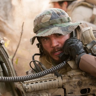 Emile Hirsch stars as Danny Dietz in Universal Pictures' Lone Survivor (2014)