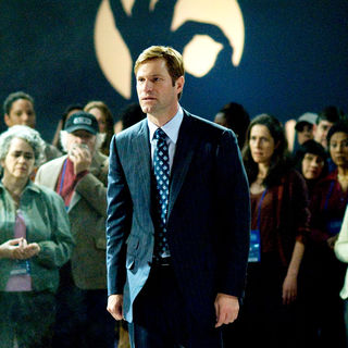 Aaron Eckhart stars as Burke Ryan in Universal Pictures' Love Happens (2009)