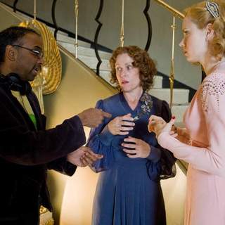Bharat Nalluri (Director), Frances McDormand and Amy Adams in Focus Features' MISS PETTIGREW LIVES FOR A DAY (2008)