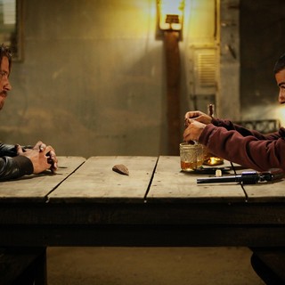 Garrett Hedlund stars as Thomas and Oscar Isaac stars as Jack in A24's Mojave (2016)