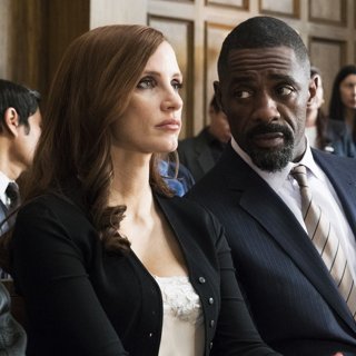 Jessica Chastain (Molly Bloom) and Idris Elba in STX Entertainment's Molly's Game (2017)