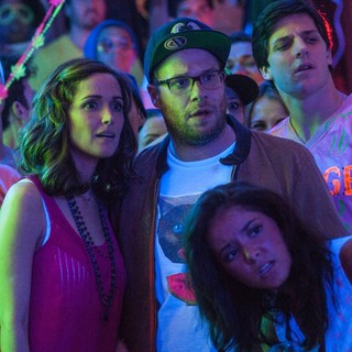 Rose Byrne stars as Kelly Radner and Seth Rogen stars as Mac Radner in Universal Pictures' Neighbors (2014)