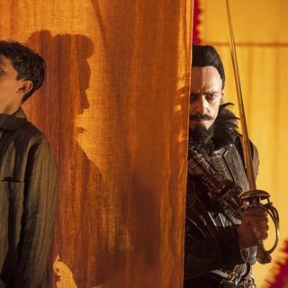 Levi Miller stars as Peter Pan and Hugh Jackman stars as Blackbeard in Warner Bros. Pictures' Pan (2015). Photo credit by Laurie Sparham.