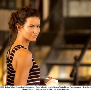 Evangeline Lilly stars as Bailey Tallet in Walt Disney Pictures' Real Steel (2011). Photo credit by Melissa Moseley.