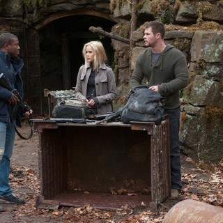 Edwin Hodge, Isabel Lucas and Chris Hemsworth in FilmDistrict's Red Dawn (2012)