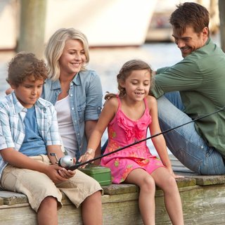 Noah Lomax, Julianne Hough, Mimi Kirkland and Josh Duhamel in Relativity Media's Safe Haven (2013)