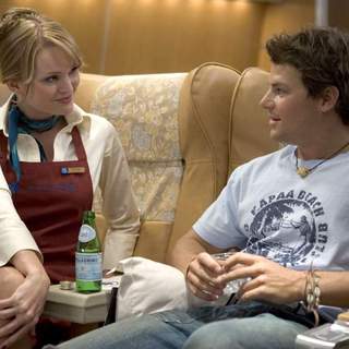 Sunny Mabrey as Tiffany and Nathan Phillips as Sean Jones in New Line Cinema's Snakes on a Plane (2006)