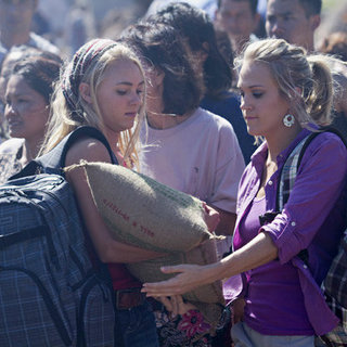 AnnaSophia Robb stars as Bethany Hamilton and Carrie Underwood stars as Sarah Hill in TriStar Pictures' Soul Surfer (2011)