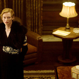 Tilda Swinton stars as Elizabeth Abbott in Paramount Pictures' The Curious Case of Benjamin Button (2008)