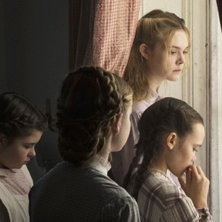 Addison Riecke, Elle Fanning and Oona Laurence in Focus Features' The Beguiled (2017)