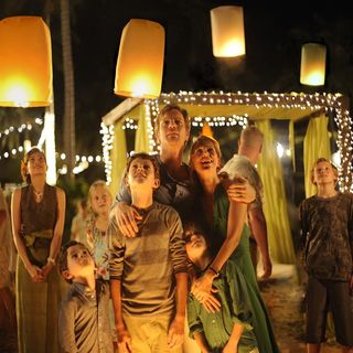 Ewan McGregor, Naomi Watts, Samuel Joslin, Tom Holland and Oaklee Pendergast in Summit Entertainment's The Impossible (2012)