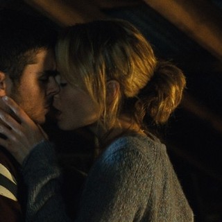 Zac Efron stars as Logan Thibault and Taylor Schilling stars as Beth Clayton in Warner Bros. Pictures' The Lucky One (2012)
