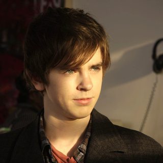 Freddie Highmore stars as George Zinavoy in Fox Searchlight Pictures' The Art of Getting By (2011)