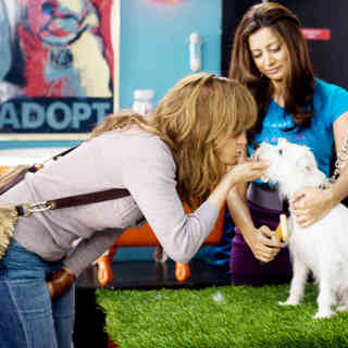 Jennifer Lopez stars as Zoe and Noureen DeWulf stars as Daphne in CBS Films' The Back-Up Plan (2010)