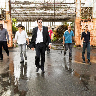 Idris Elba, Oscar Jaenada, Jeffrey Dean Morgan, Chris Evans,Columbus Short and Zoe Saldana in Warner Bros. Pictures' The Losers (2010)