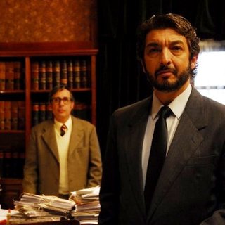 Guillermo Francella stars as Pablo Sandoval and Ricardo Darin stars as Benjamin Esposito in Sony Pictures Classics' The Secret in Their Eyes (2010)