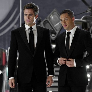 Chris Pine stars as FDR Foster and Tom Hardy stars as Tuck in 20th Century Fox's This Means War (2012)