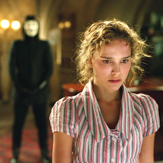 NATALIE PORTMAN stars as Evey in WB Pictures' and Virtual Studios' action thriller "V for Vendetta," distributed by WB Pictures. Photo : David Appleby