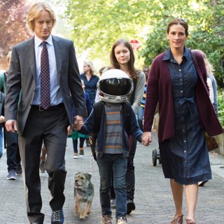 Owen Wilson, Izabela Vidovic and Julia Roberts in Lionsgate Films' Wonder (2017)