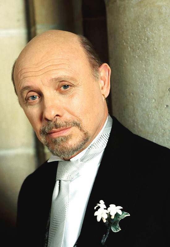 Hector Elizondo as Joe in Walt Disney Pictures' Princess Diaries 2: Royal Engagement (2004)