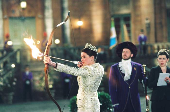 Anne Hathaway as Mia Thermopolis in Walt Disney Pictures' Princess Diaries 2: Royal Engagement (2004)