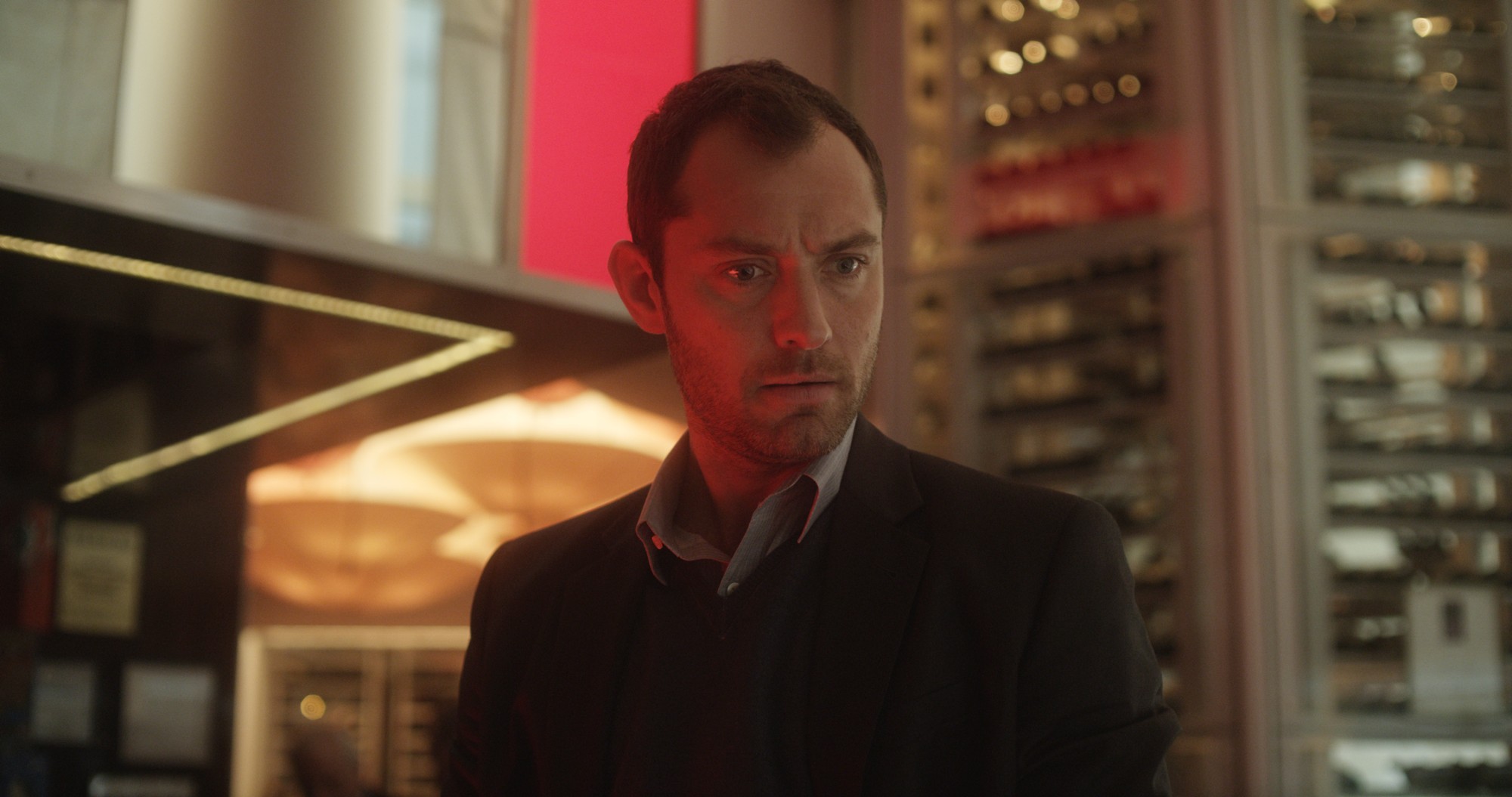 Jude Law stars as Jonathan Banks in Open Road Films' Side Effects (2013)