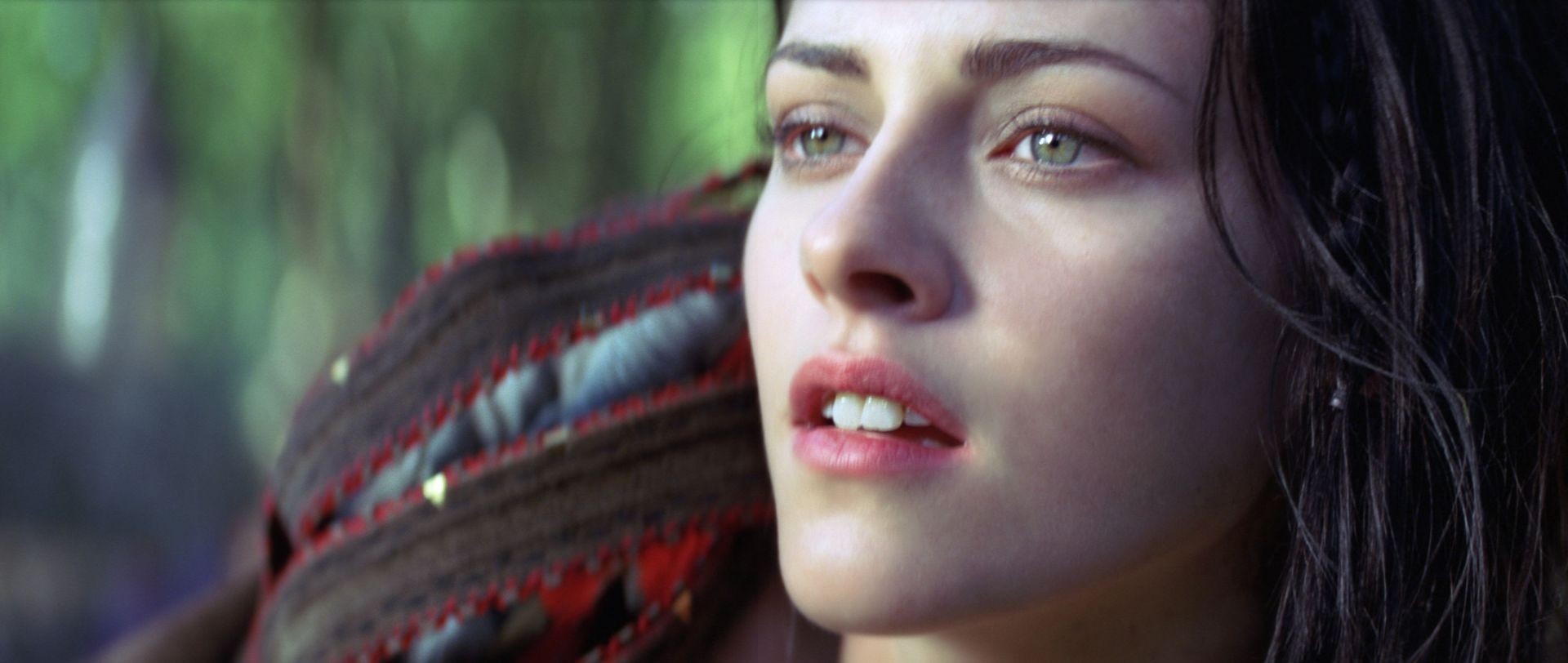 Kristen Stewart stars as Snow White in Universal Pictures' Snow White and the Huntsman (2012)