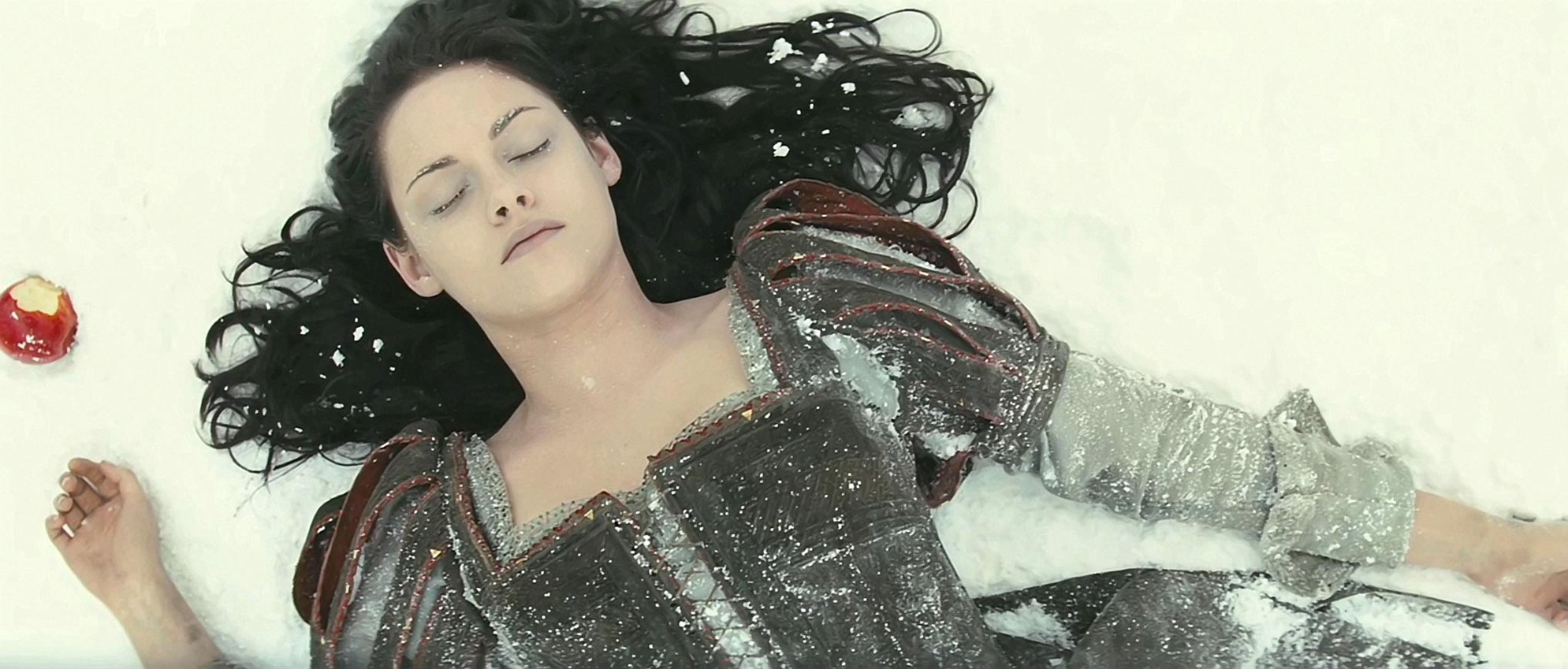 Kristen Stewart stars as Snow White in Universal Pictures' Snow White and the Huntsman (2012)