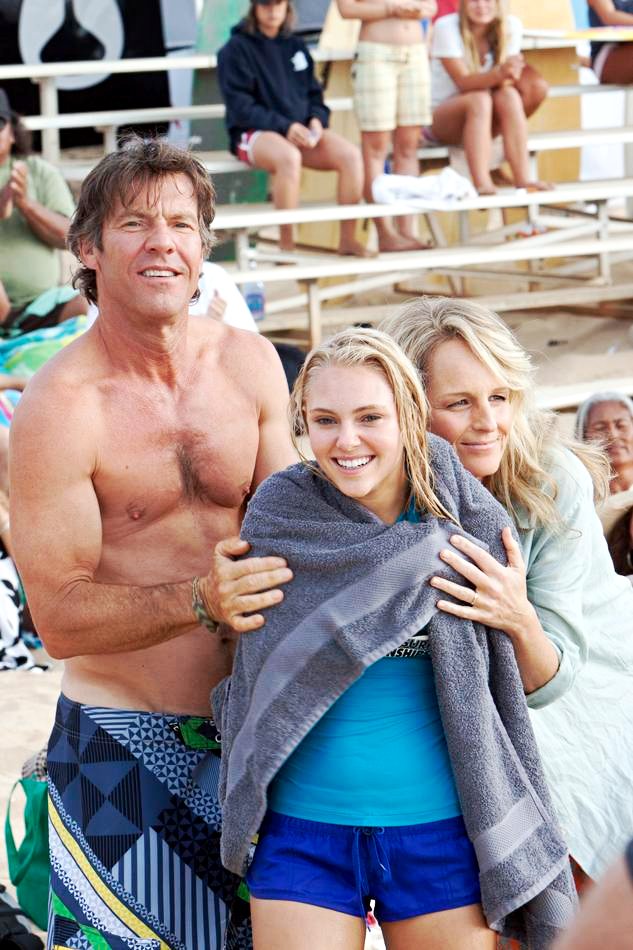 Dennis Quaid, AnnaSophia Robb and Helen Hunt in TriStar Pictures' Soul Surfer (2011)