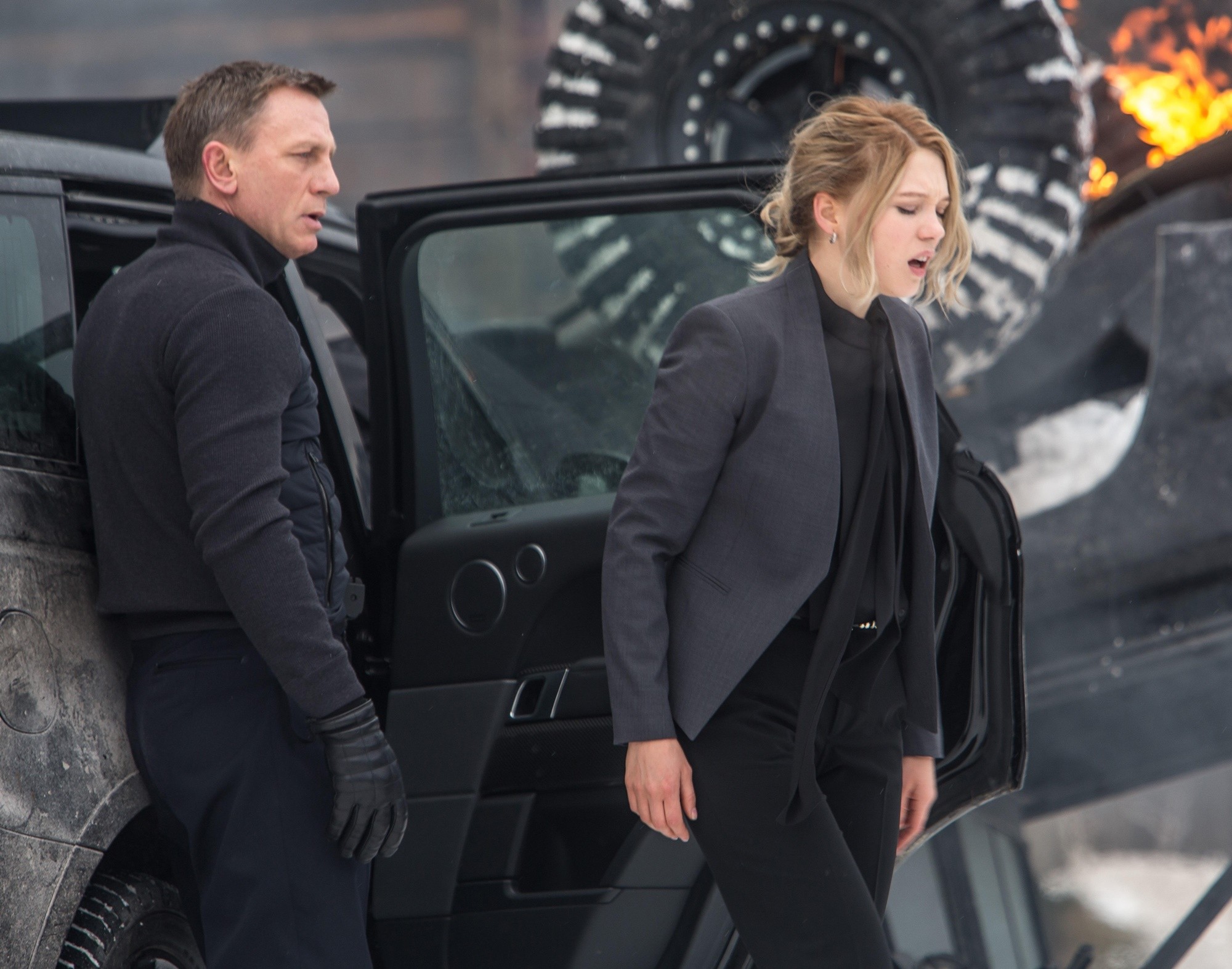 Daniel Craig stars as James Bond and Lea Seydoux stars as Madeleine Swann in Sony Pictures' Spectre (2015)