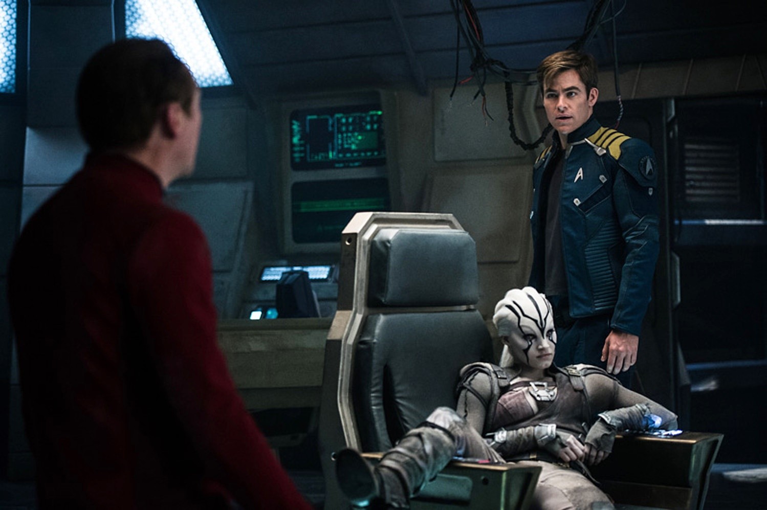 Sofia Boutella stars as Jaylah and Chris Pine stars as Kirk in Paramount Pictures' Star Trek Beyond (2016)