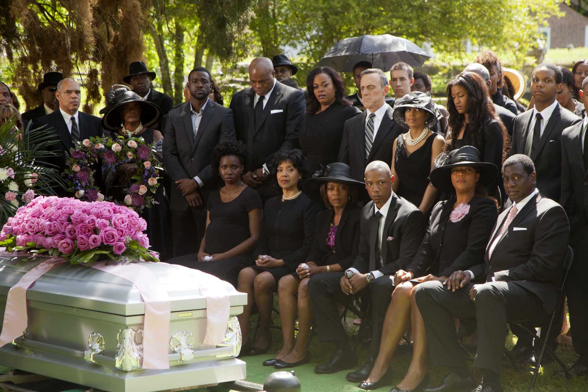 Jill Scott, Adepero Oduye, Phylicia Rashad, Alfre Woodard, Lance Gross and Queen Latifah in Lifetime Movie Network's Steel Magnolias (2012)