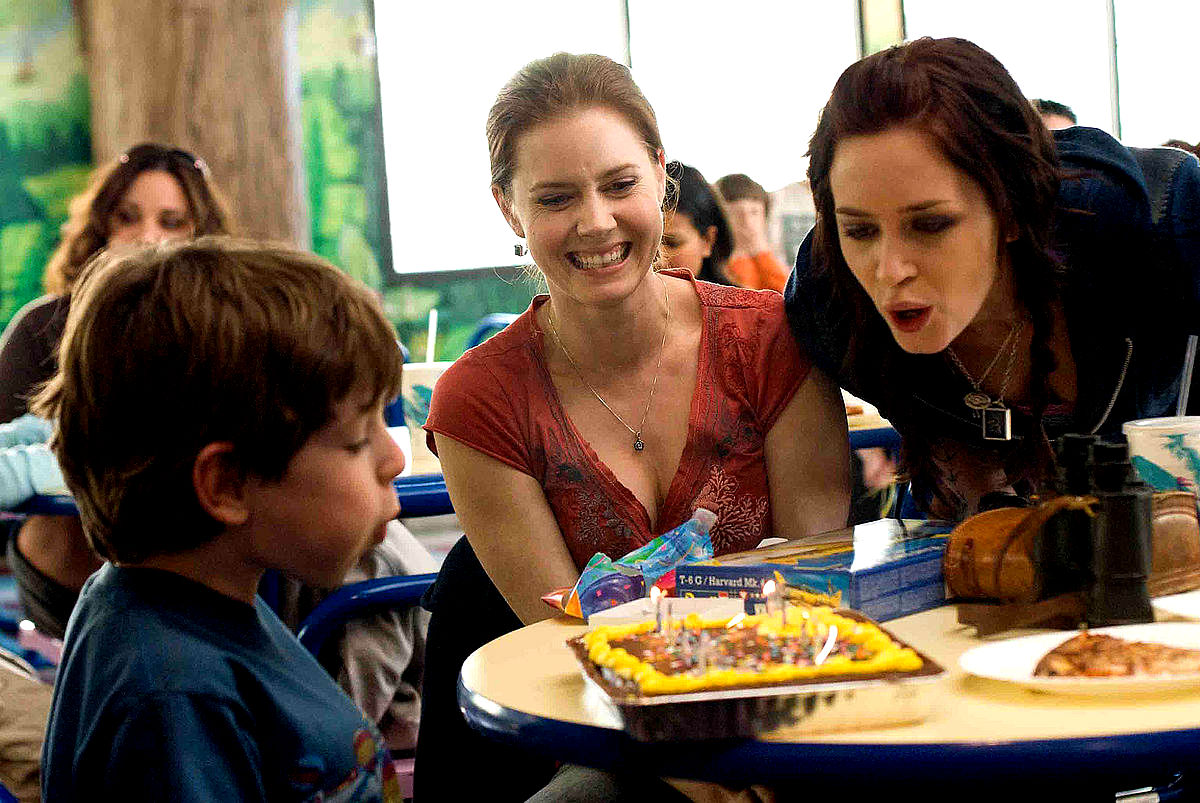 Jason Spevack, Amy Adams and Emily Blunt in Overture Films' Sunshine Cleaning (2009)