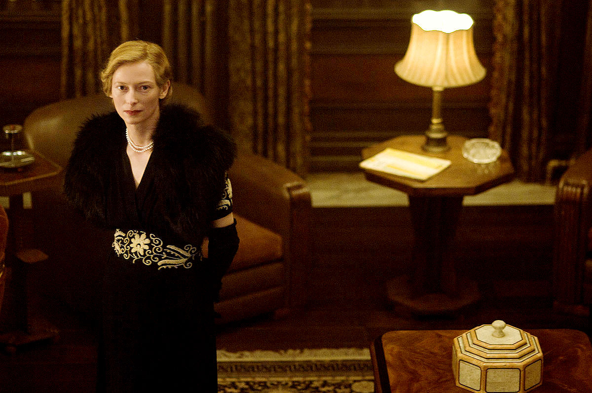 Tilda Swinton stars as Elizabeth Abbott in Paramount Pictures' The Curious Case of Benjamin Button (2008)