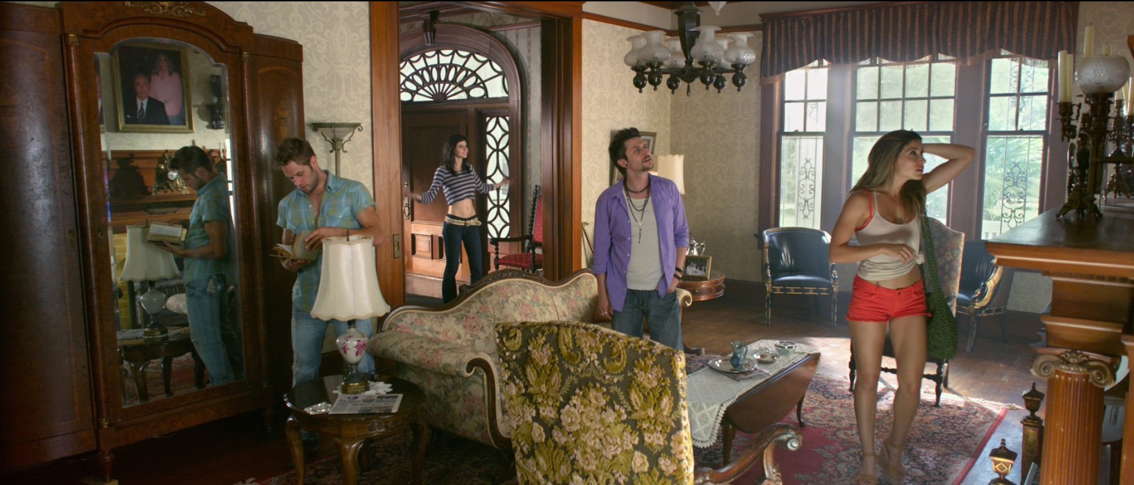 Shaun Sipos, Alexandra Daddario and Tania Raymonde in Lionsgate Films' Texas Chainsaw 3D (2013)