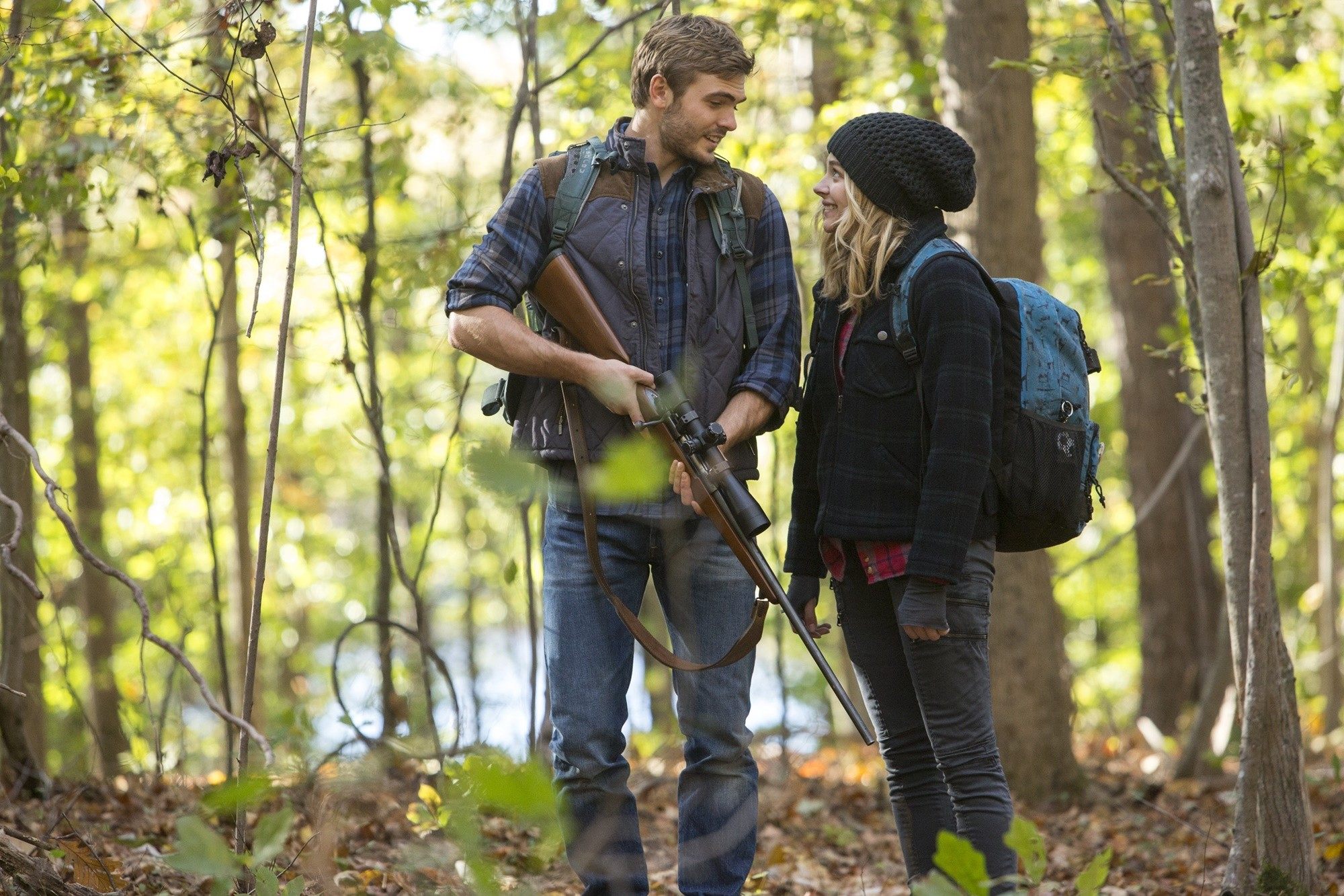 Alex Roe stars as Evan Walker and Chloe Moretz stars as Cassie Sullivan in Columbia Pictures' The 5th Wave (2016)