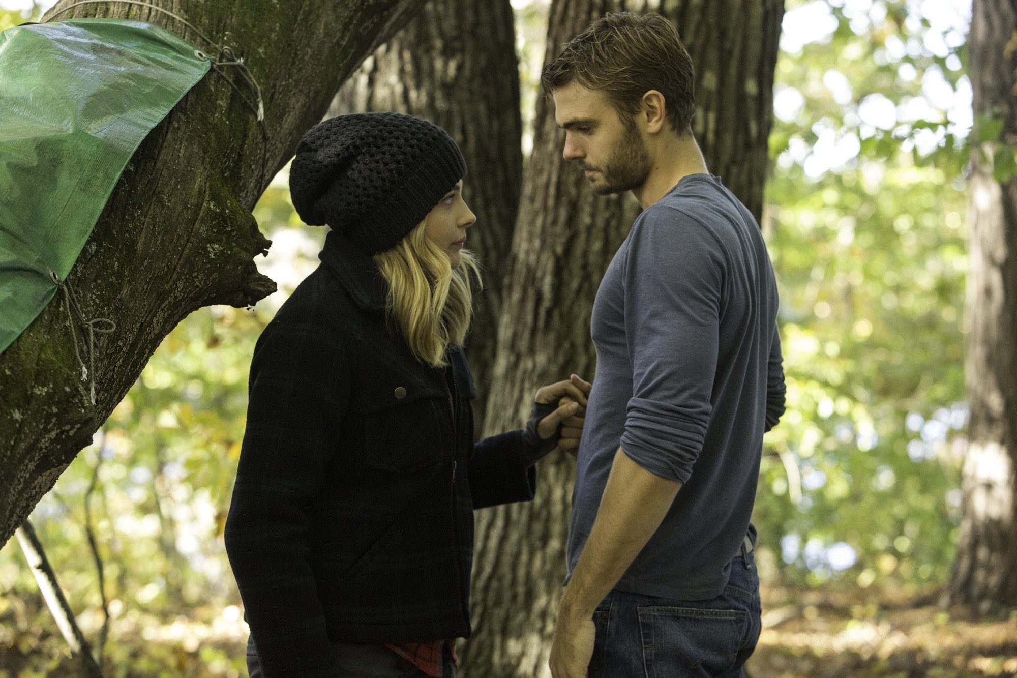 Chloe Moretz stars as Cassie Sullivan and Alex Roe stars as Evan Walker in Columbia Pictures' The 5th Wave (2016)