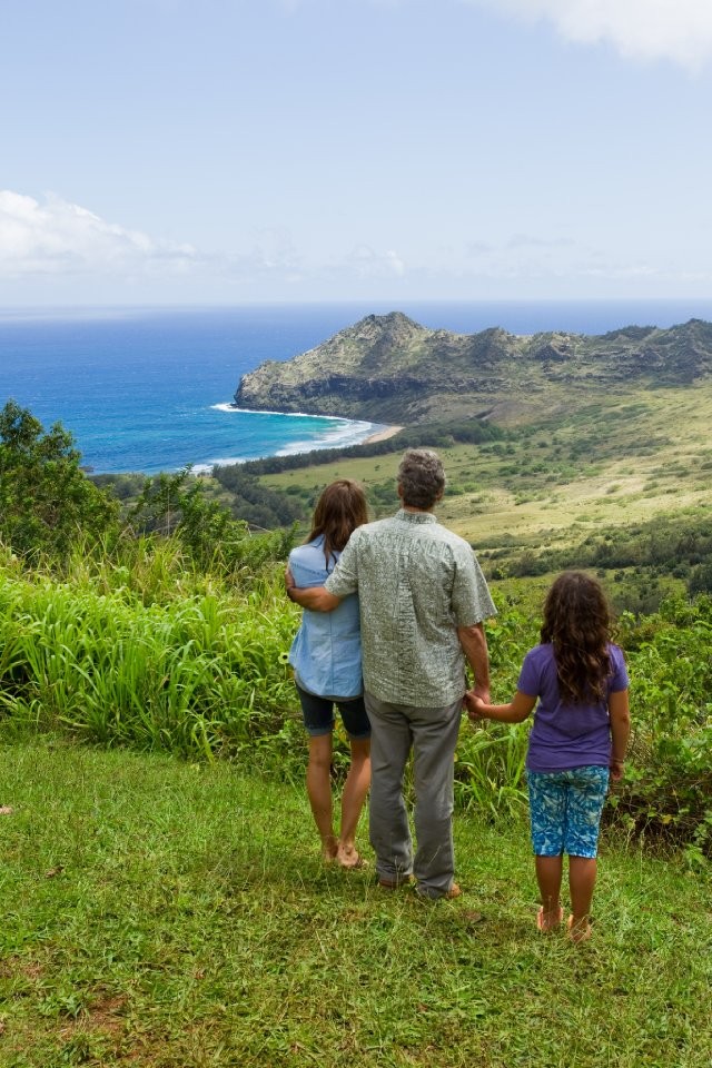 Shailene Woodley, George Clooney and Amara Miller in Fox Searchlight Pictures' The Descendants (2011)