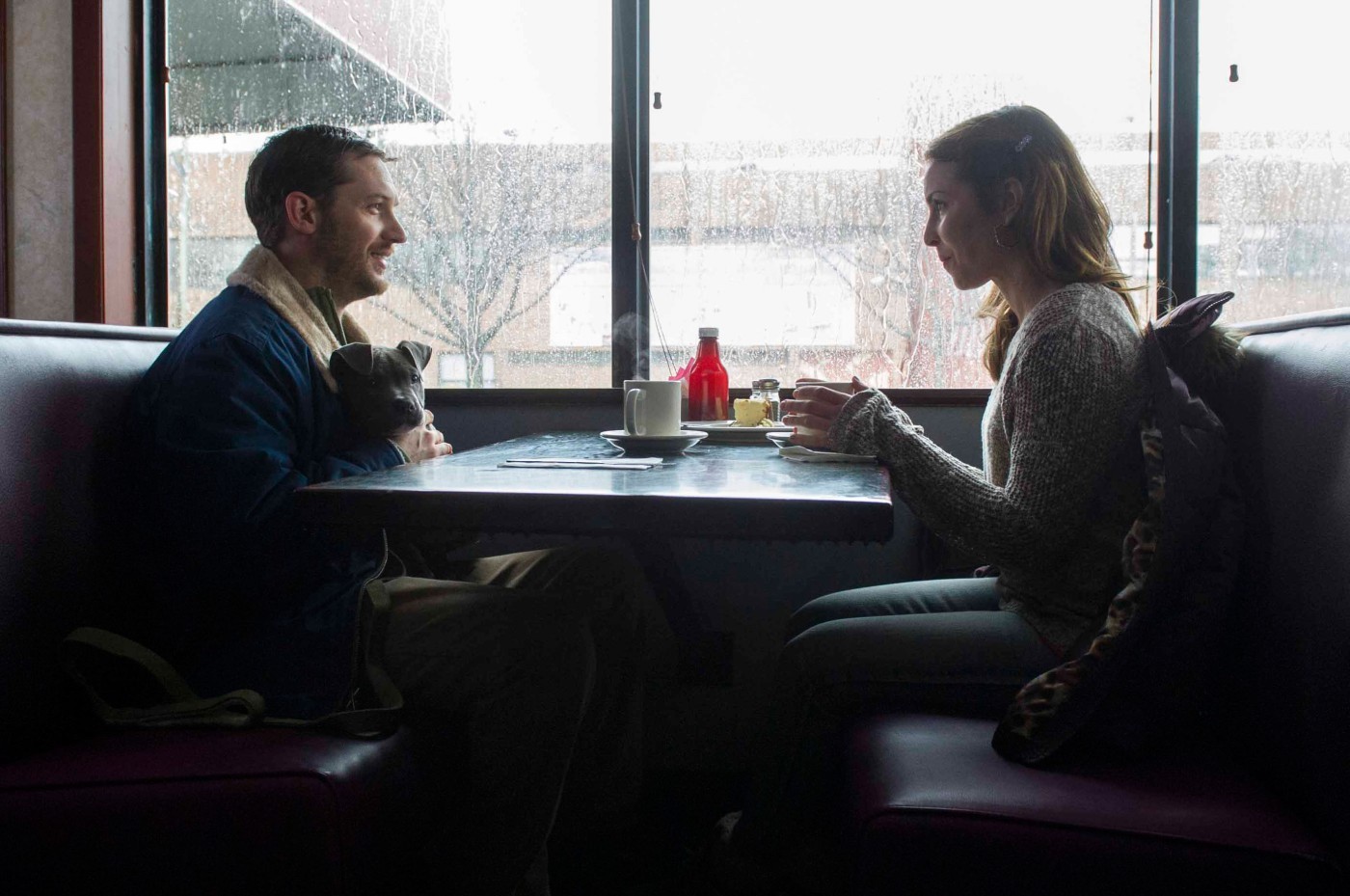 Tom Hardy stars as Bob Saginowski and Noomi Rapace stars as Nadia in Fox Searchlight Pictures' The Drop (2014)