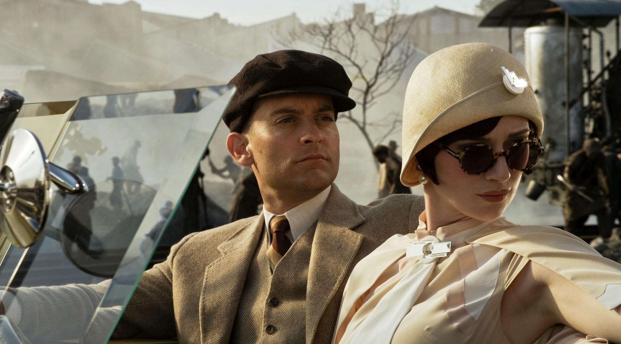 Tobey Maguire stars as Nick Carraway and Elizabeth Debicki stars as Jordan Baker in Warner Bros. Pictures' The Great Gatsby (2013)