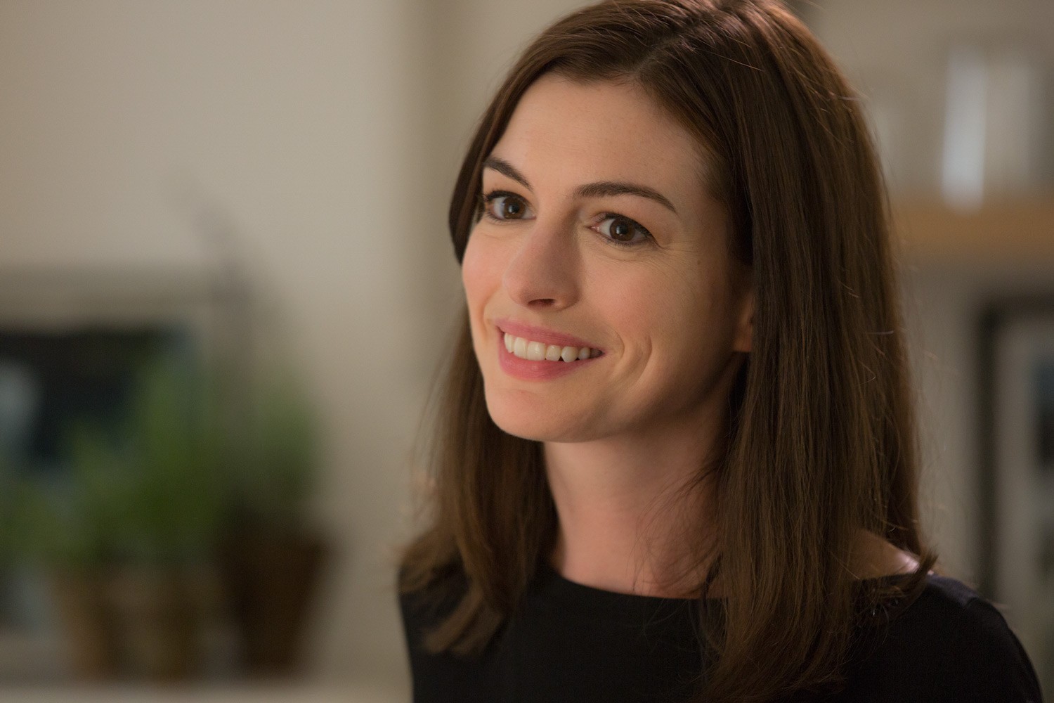 Anne Hathaway stars as Jules Ostin in Warner Bros. Pictures' The Intern (2015). Photo credit by Francois Duhamel.