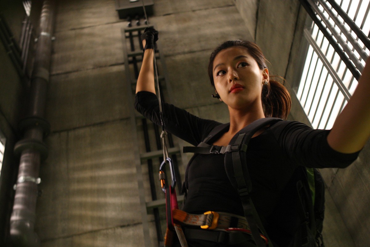 Jeon Ji Hyun stars as Yenicall in Well Go USA's The Thieves (2012)