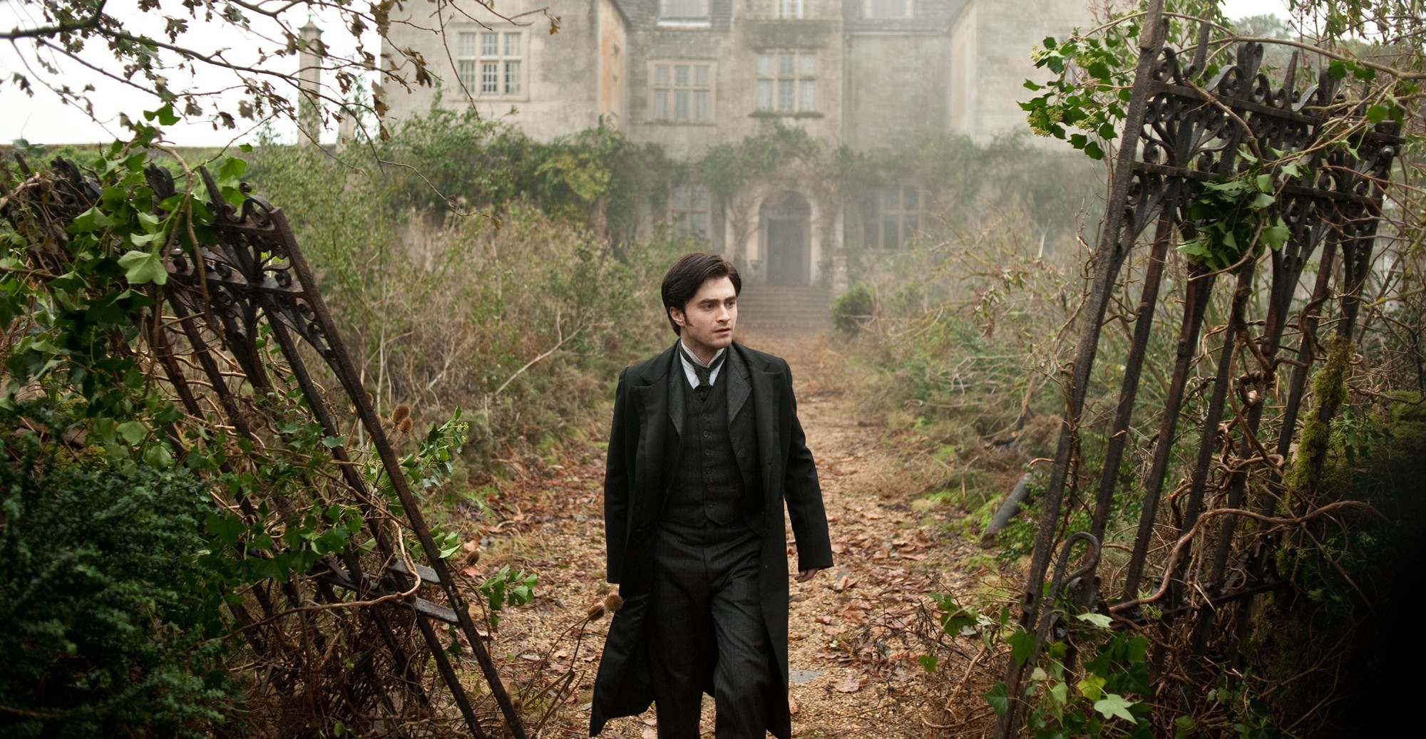 Daniel Radcliffe stars as Arthur Kipps in CBS Films' The Woman in Black (2012)