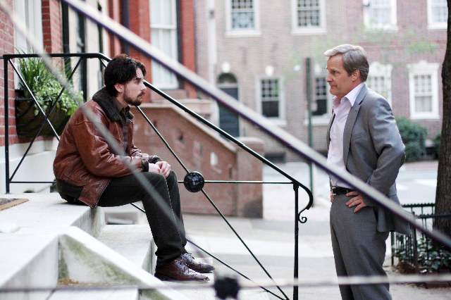 Lou Taylor Pucci stars as Kris Lucas and Jeff Daniels stars as Arlen Faber in Magnolia Pictures' The Answer Man (2009)