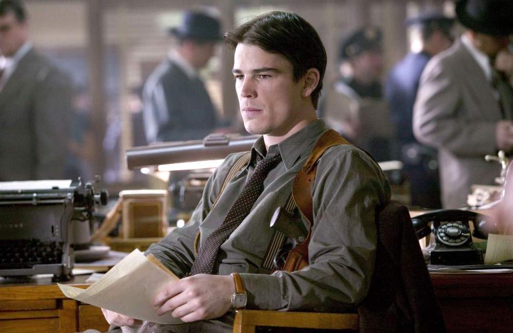 Josh Hartnett as Officer Dwight Bleichert in Universal Pictures' The Black Dahlia (2006)