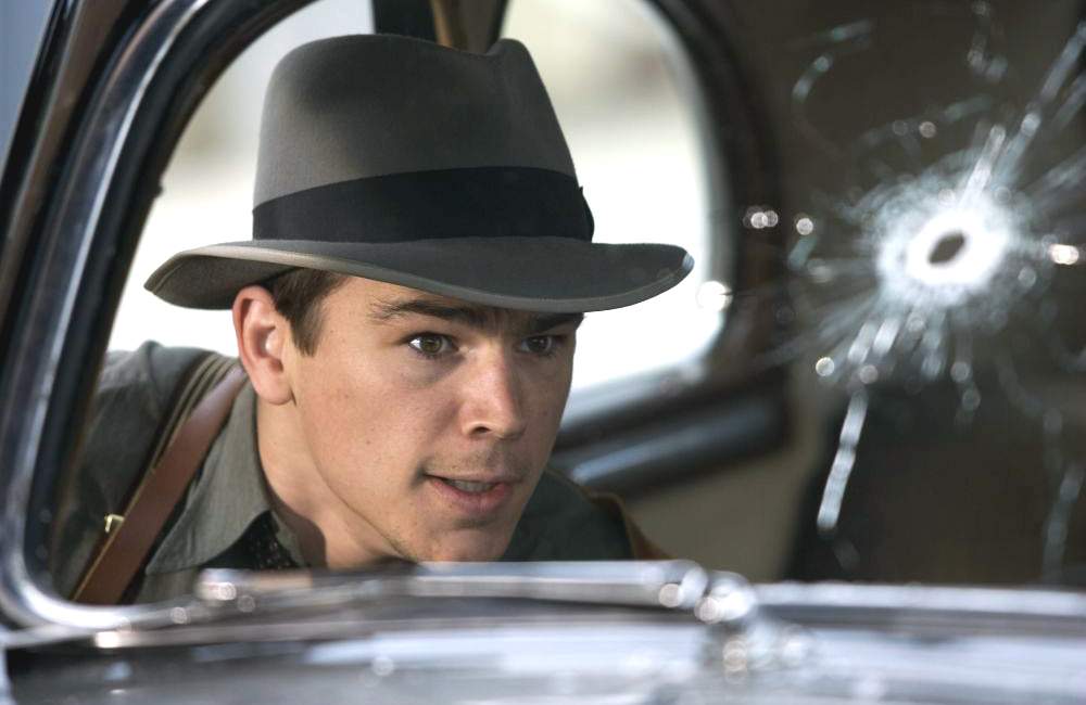 Josh Hartnett as Officer Dwight Bleichert in Universal Pictures' The Black Dahlia (2006)