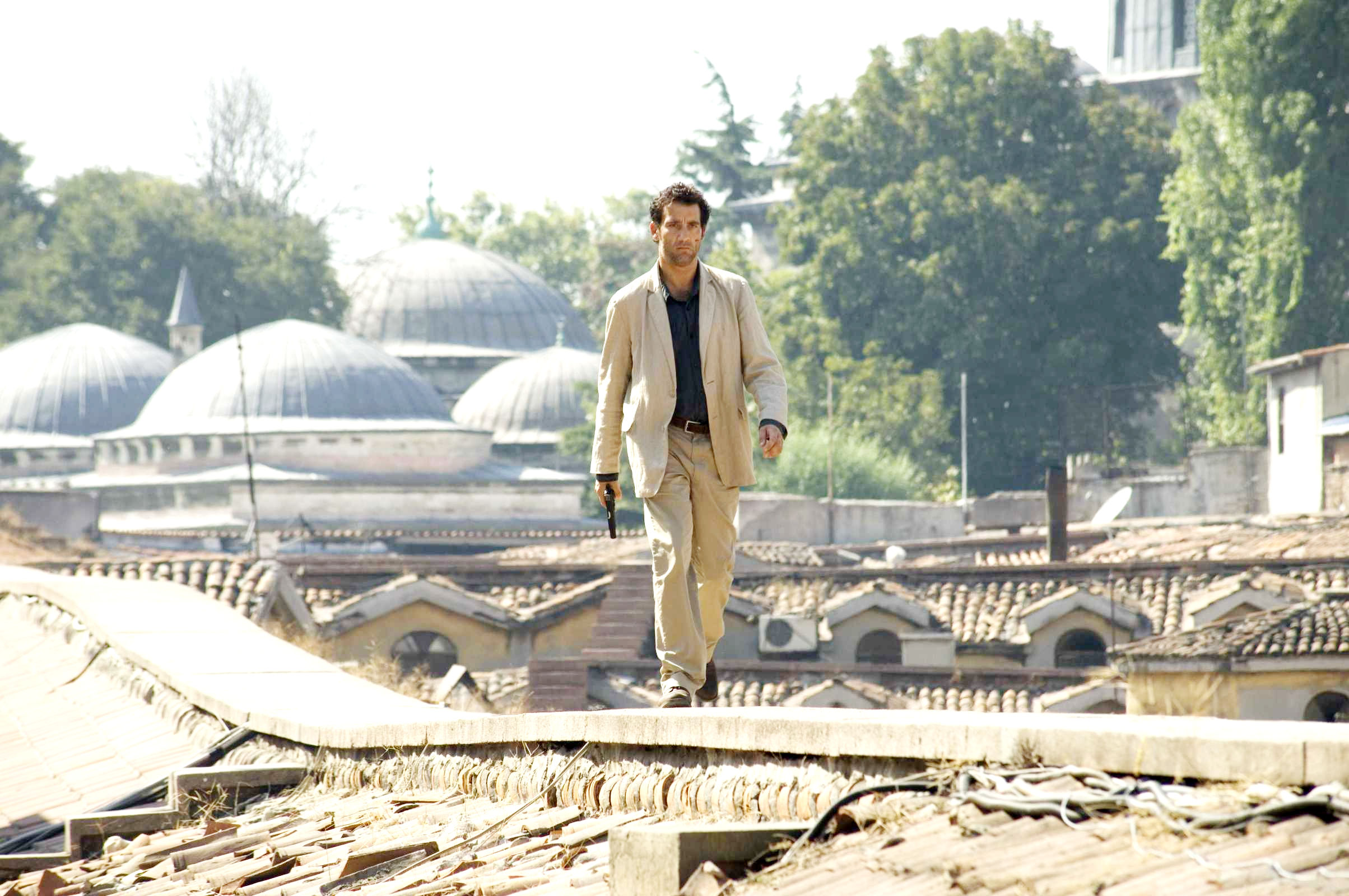 Clive Owen stars as Louis Salinger in Columbia Pictures' The International (2009). Photo credit by Jay Maidment.