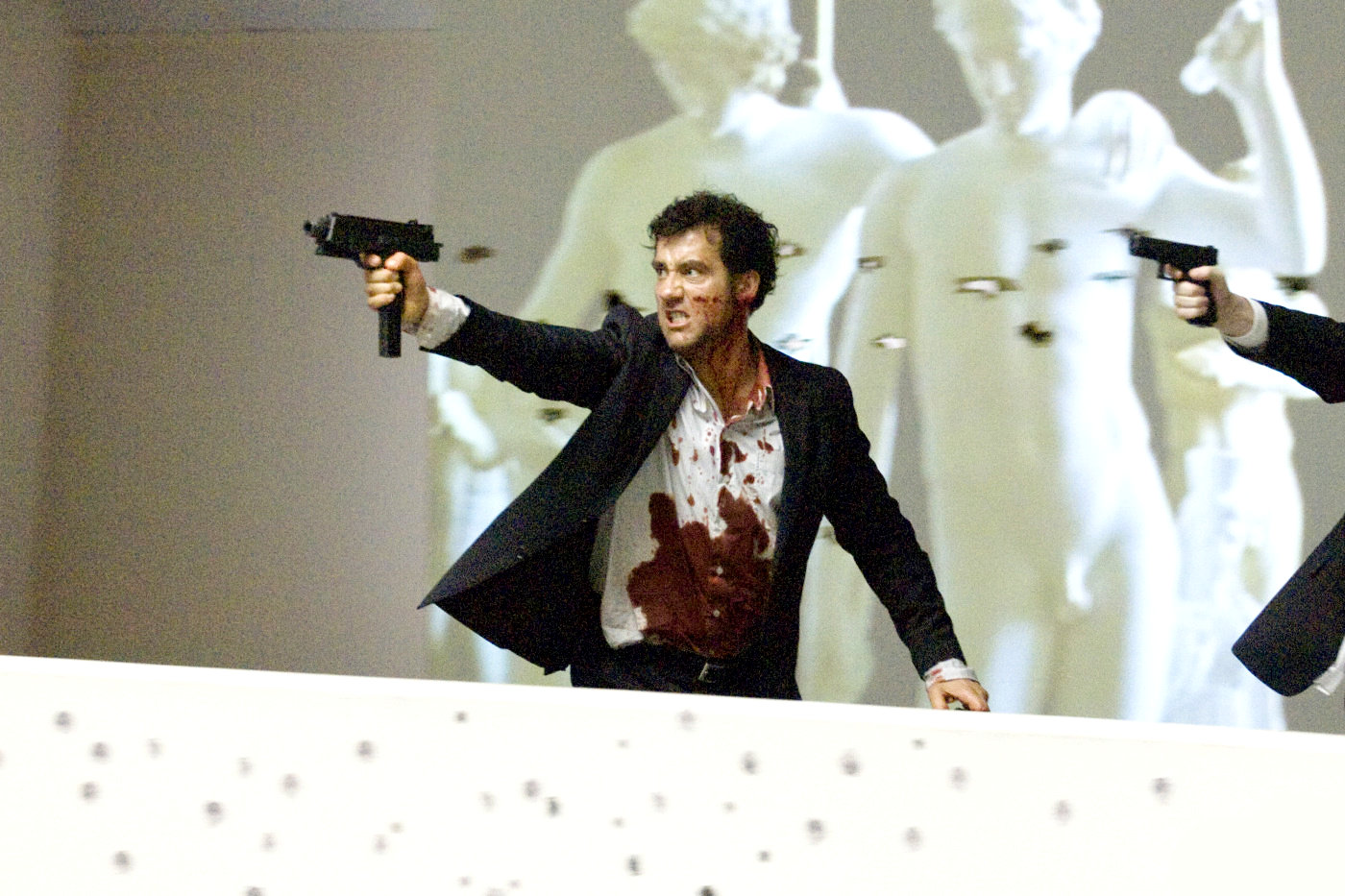 Clive Owen stars as Louis Salinger in Columbia Pictures' The International (2009)