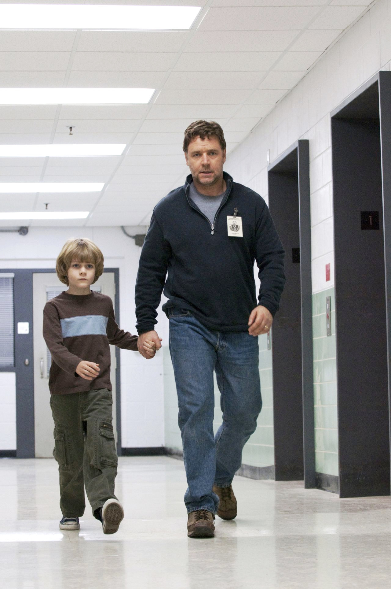 Ty Simpkinss stars as Luke and Russell Crowe stars as John Brennan in Lionsgate Films' The Next Three Days (2010). Photo credit by: Phil Caruso.
